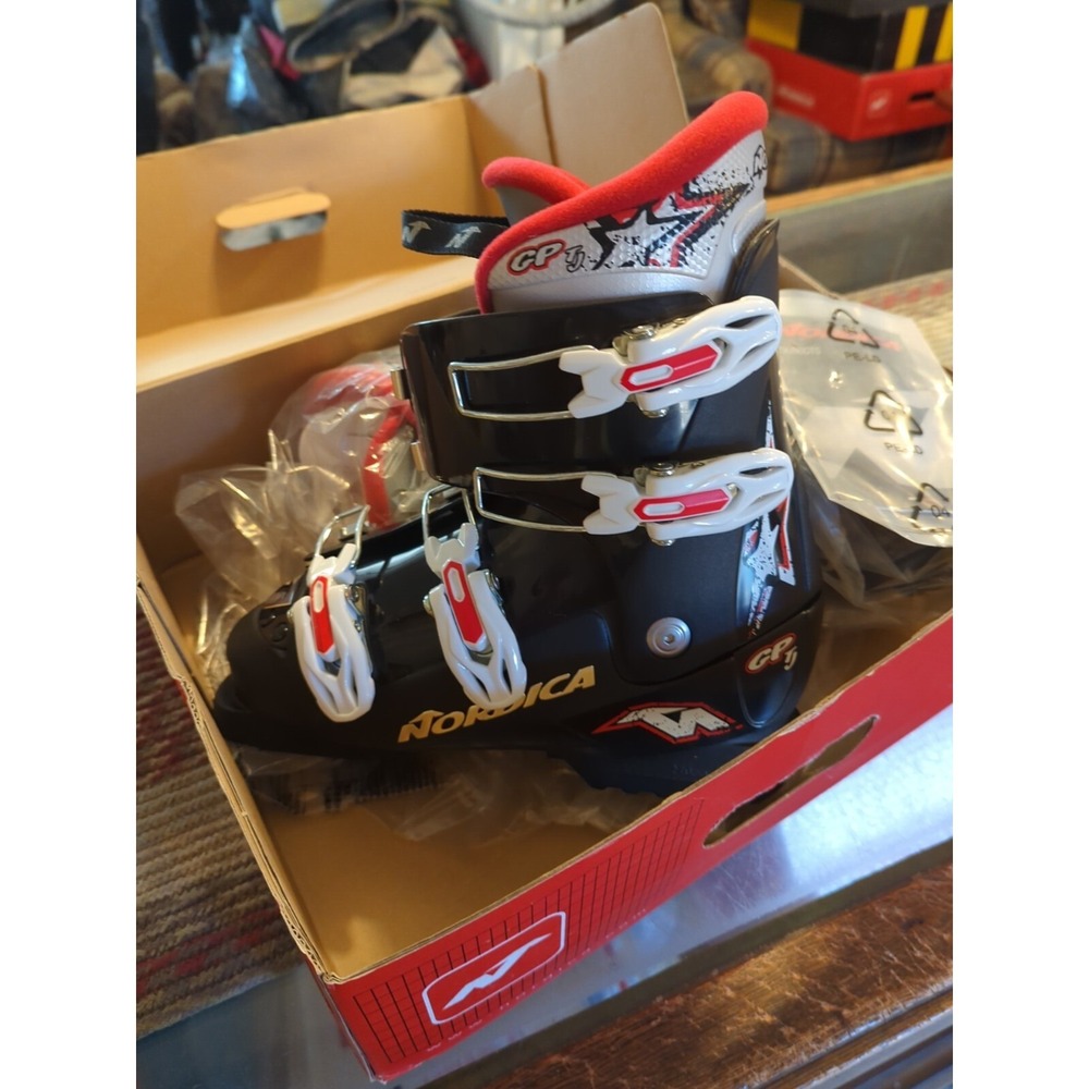 NEW Nordica GP‎ TJ Youth Mens US 5.5 Youth Ski Boots 235